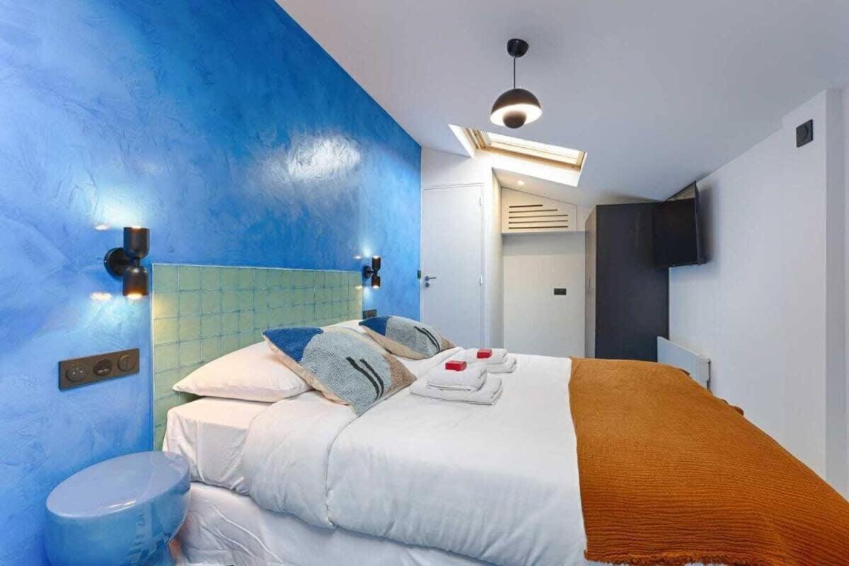 Les Halles - Luxurious & Colorful 4bd For 16 Guest Apartment *