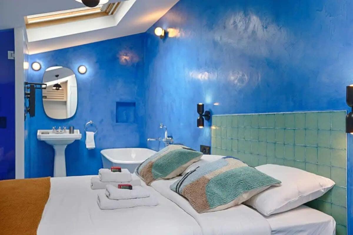 Les Halles - Luxurious & Colorful 4bd For 16 Guest Apartment Paris